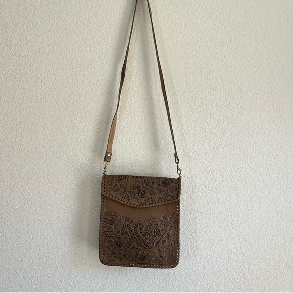 Floral Embossed Crossbody Bag Western Handmade Purse Tan Removeable Strap - Picture 6 of 8